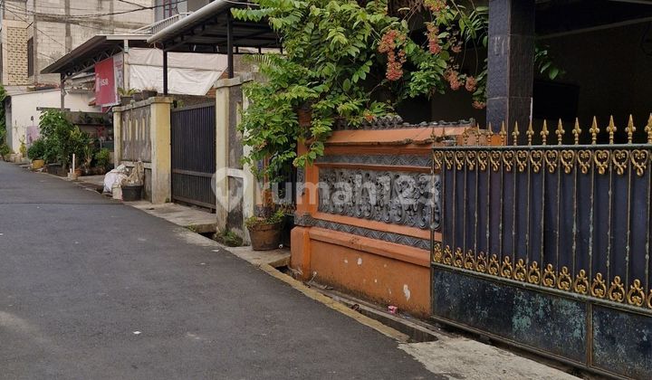 Rumah lama layak huni lokasi strategis jagakarsa