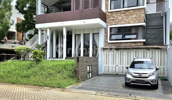 House in a Complex, Strategic Location, Quiet and Comfortable, Bintaro.
