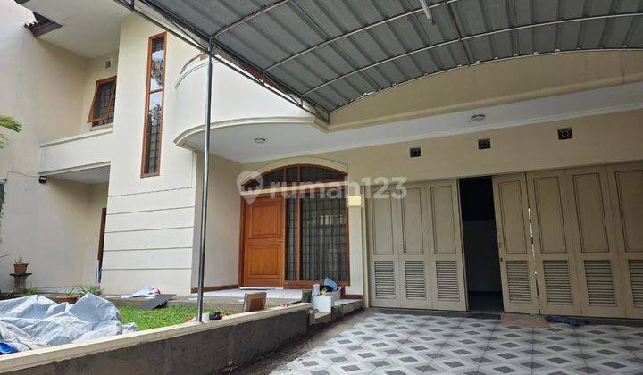 Rumah Mewah Full Furnished Dekat PVJ 2