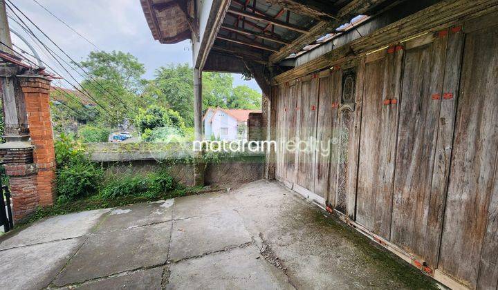 Ruang Usaha Luas di Sayap Dago 4