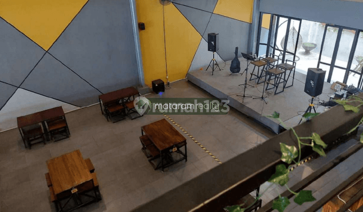 Cafe 2 Lantai di Mainroad Bandung Selatan