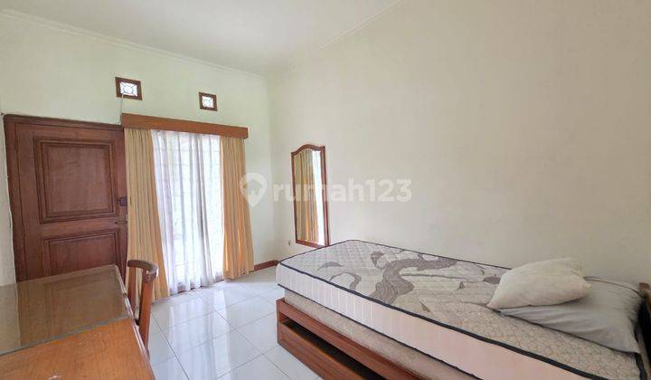 Rumah Besar Full Furnish Dekat PVJ 1