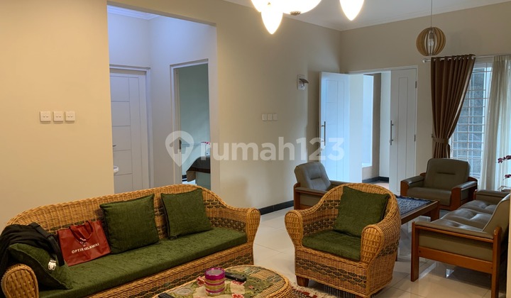 Rumah Cantik Full Furnished Tengah Kota Rumah Cantik Full Furnished Tengah Kota