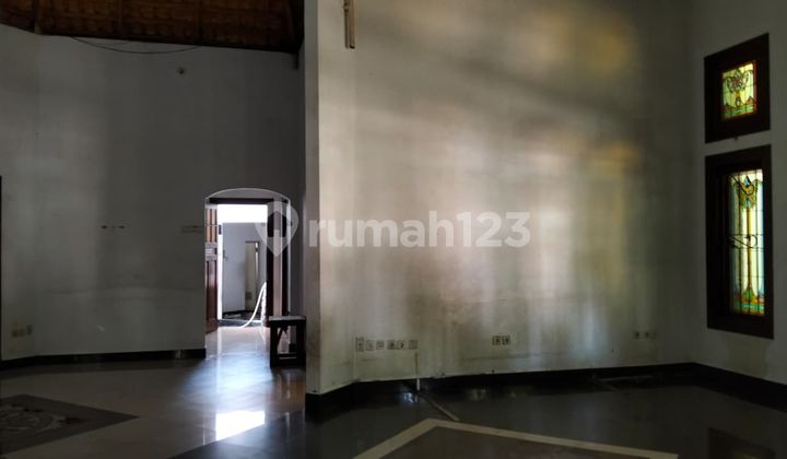 Large House in the City Center Suitable for Business 2