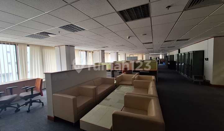 Pekantoran Ratu Plaza Unit size 1300 m2 furnished lantai rendah