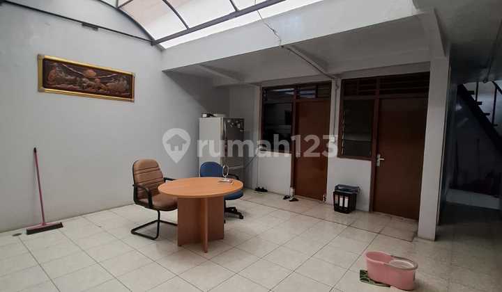 Rumah Senopati cocok untuk klinik ato restaurant posisi hoek, Jakarta Selatan 2