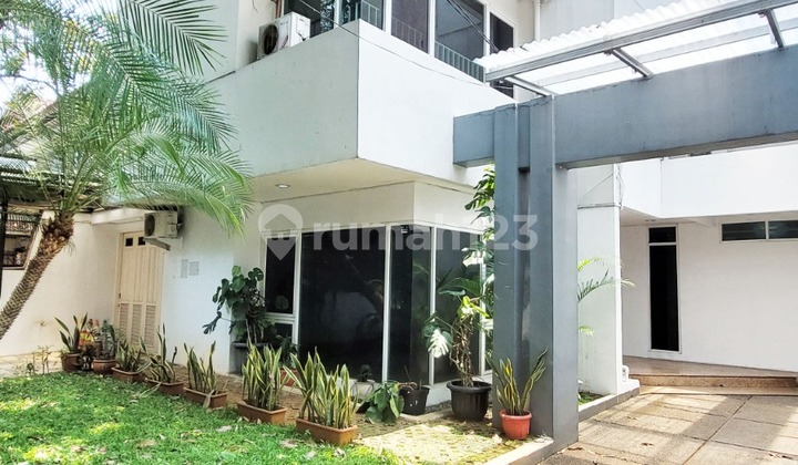 SHM House on Jl Ciasem Senopati, area 329m2, South Jakarta