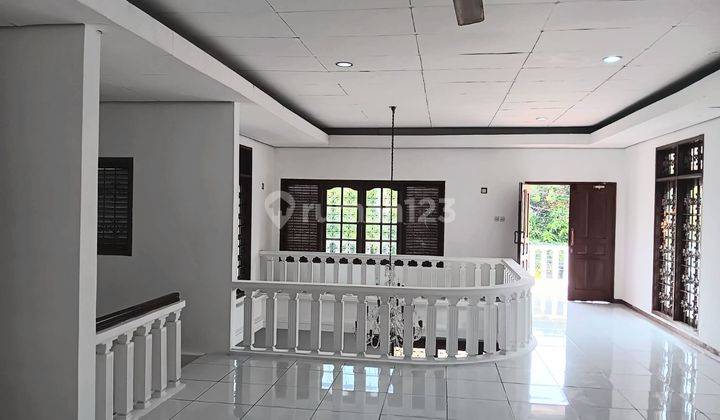 Rumah Kontrakan Bagus Semi Furnished SHM Blok M, Jakarta Selatan 2