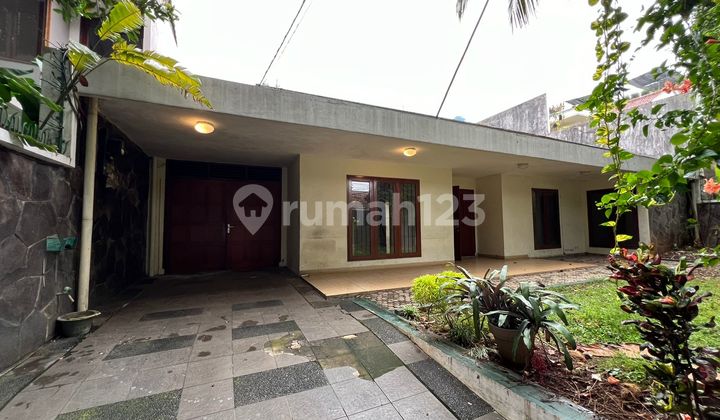 Rumah lama hitung tanah di Tirtayasa Senopati, Jakarta Selatan Rumah lama hitung tanah di Tirtayasa Senopati, Jakarta Selatan