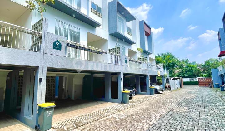 Rumah Baru..design Modern Dlm Town House.siap Huni Dliving.cinere