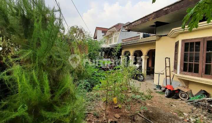 Old House. Land in a Complex Area. Attractive Price. In Demand.