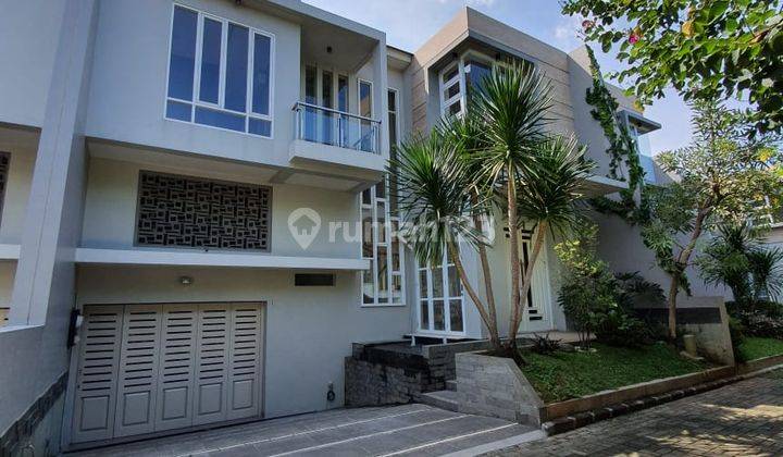 Rumah cantik design modern private pool dalam town house di kemang 2