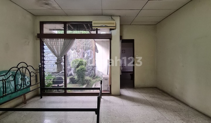 Rumah lama hitung tanah dalam komplek.bwh NJOP di kapten tendean 11