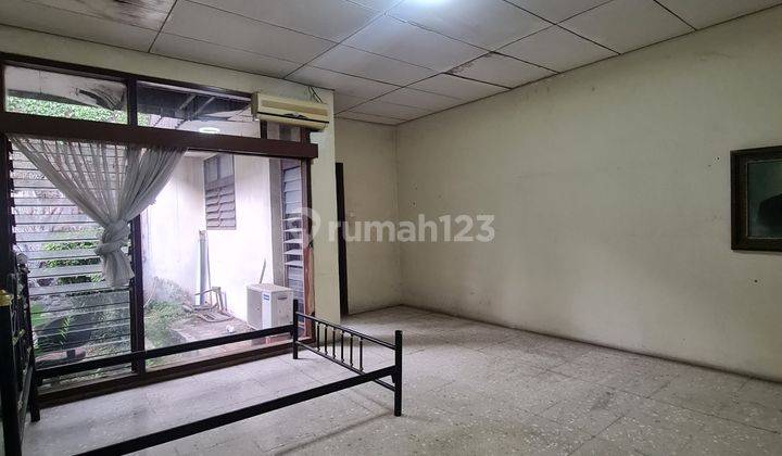 Rumah lama hitung tanah dalam komplek.bwh NJOP di kapten tendean 12