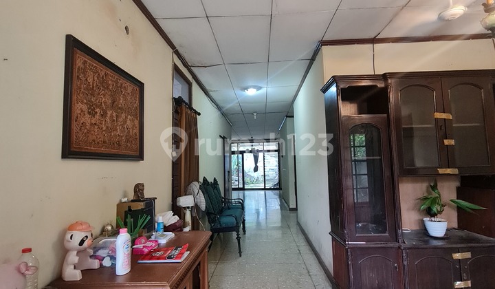 Rumah lama hitung tanah dalam komplek.bwh NJOP di kapten tendean 17