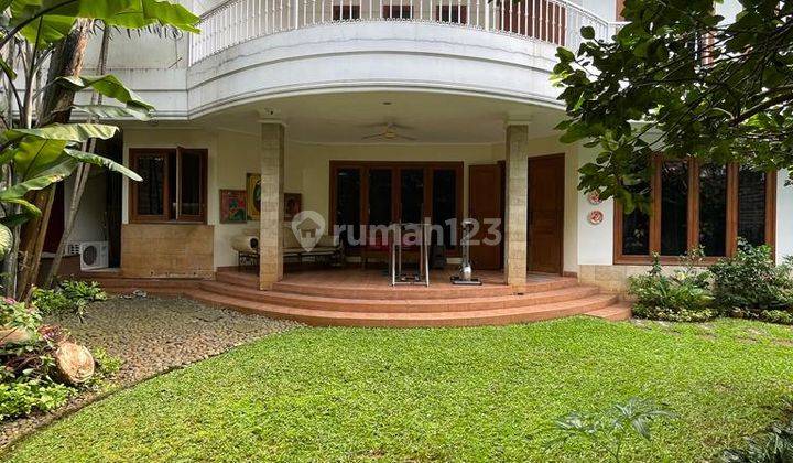 Rumah mewah halaman luas private pool siap huni di ampera kemang 2