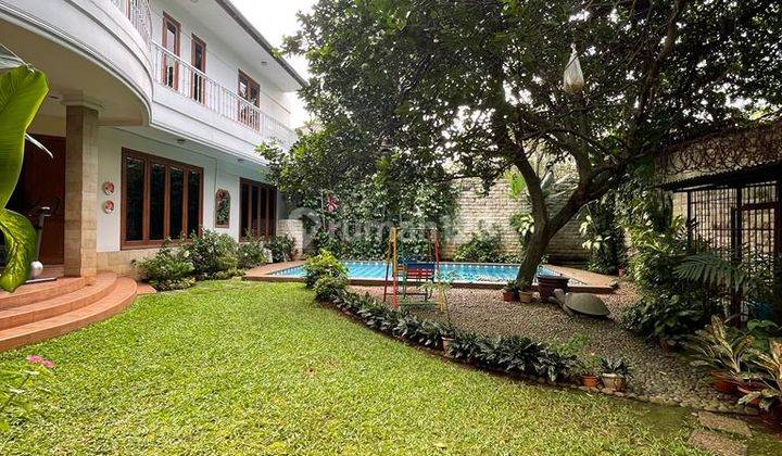 Rumah mewah halaman luas private pool siap huni di ampera kemang 1