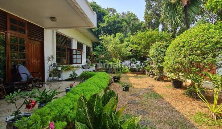 Rumah asri terawat lingkungan rindang prime area di Menteng 2