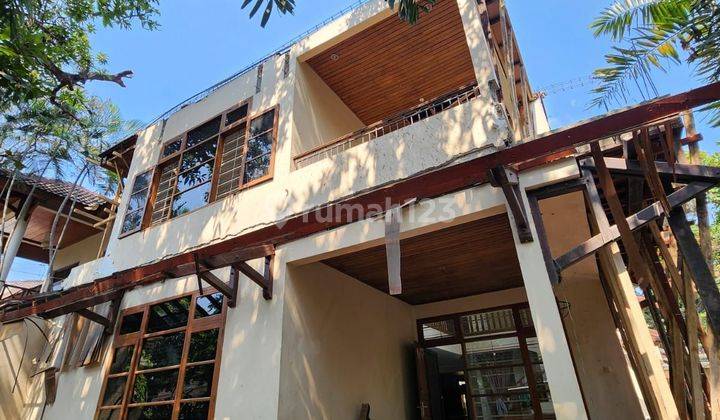 Rumah baru design clasic modern private pool diPejaten jatipadang 2