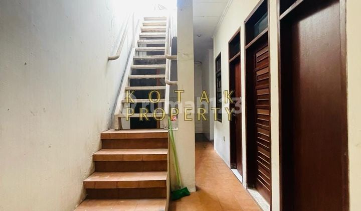 Charming house with sturdy construction in Menteng, Central Jakarta 2