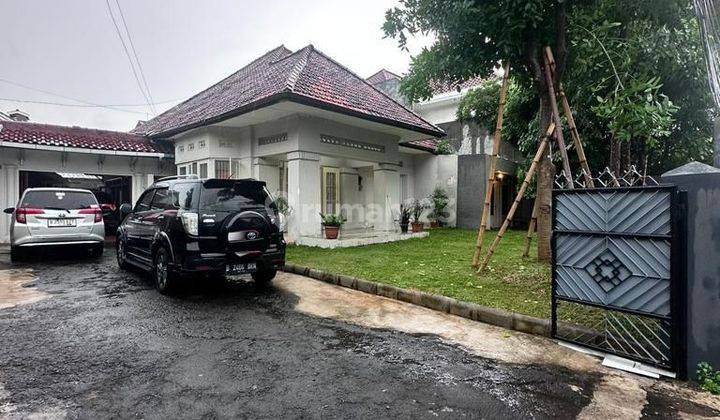 Rumah asri design colonial siap huni di Menteng jakarta pusat 1