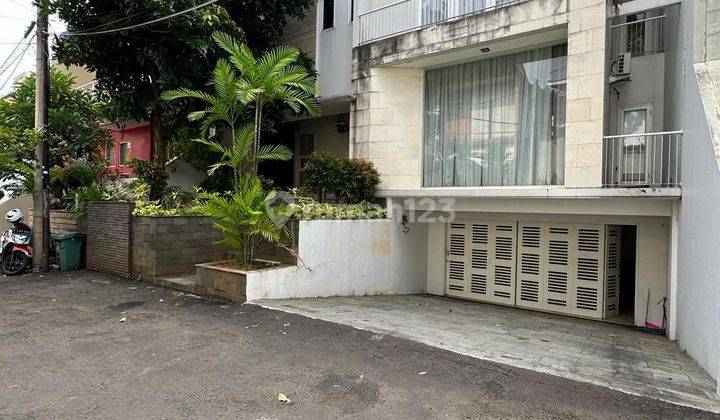 Rumah modern private pool dlm town house di Lebak bulus 1