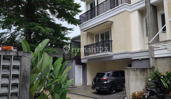 rumah modern.dlm town house.private pool dipejaten  1