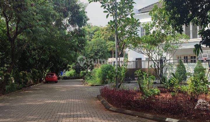 Rumah asri hook dlm komplek asri dan elit di Vila cinere mas 1