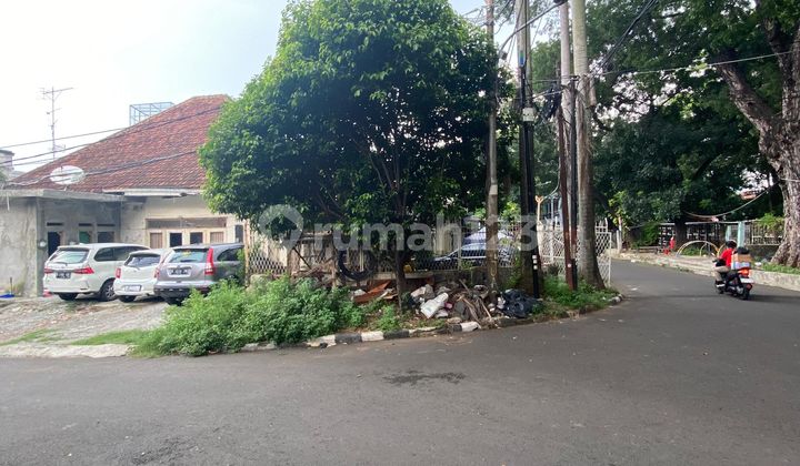 Rumah lama hitung tanah posisi hoek di Menteng