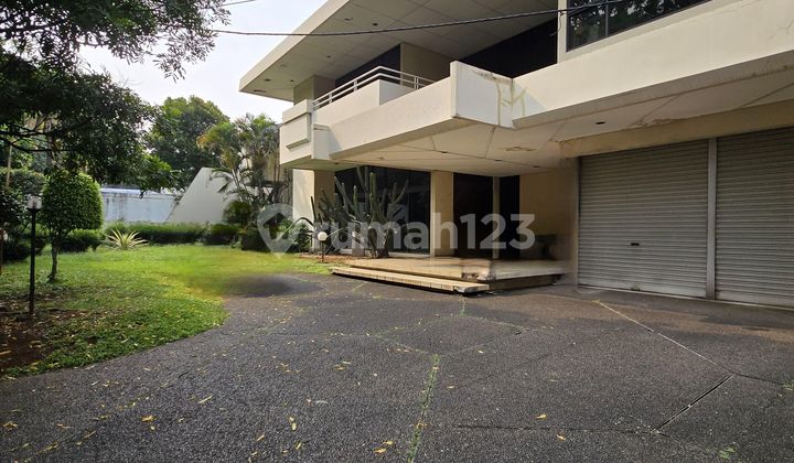 Rumah lama bangunan kokoh prime area di Kebayoran baru