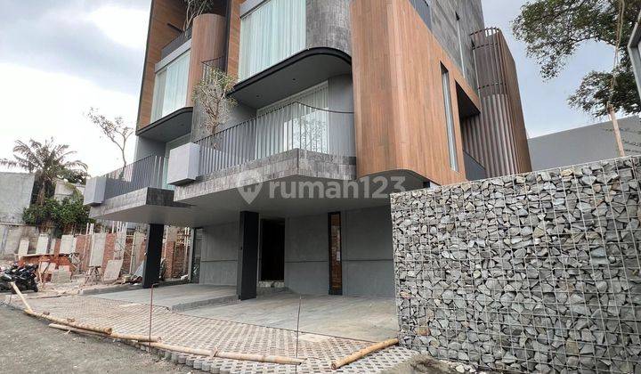 Brand new house design modern dlm town house di Kemang 1