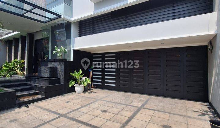 Rumah modern terawat siap huni di di Kemang 2