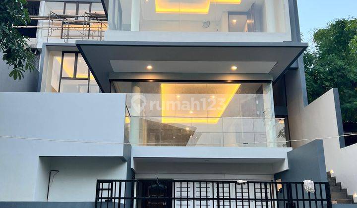 Rumah baru design modern private pool siap huni di Kemang 2