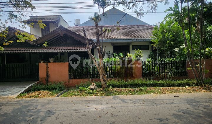 Rumah asri posisi hoek jln lebar di bintaro jaya sektor 2 1