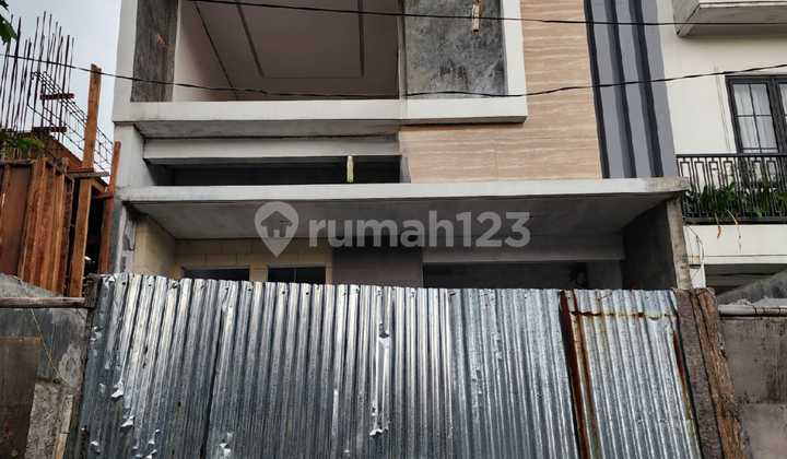 Brand.new Design Modern Dkt.mrt Di Belakang.citos.cilandak  2