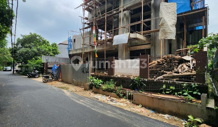 Brand New.rumah Mewah Classik Modern Area Nyaman Dan Asri Di Tebet