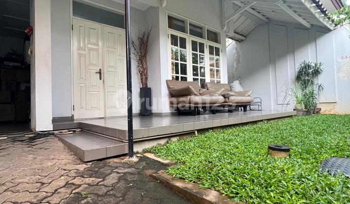 Charming Well-Maintained House in a One-Gate Complex in Kebayoran Baru Gandaria
