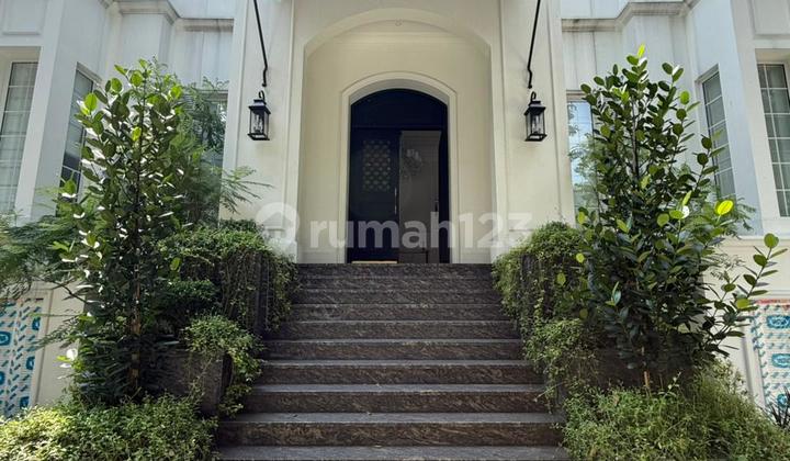 Brand New Luxury House American Classic in Menteng 2
