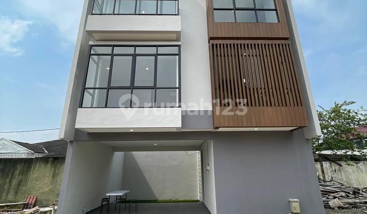 Brand New Design Modern Town House in Kemang