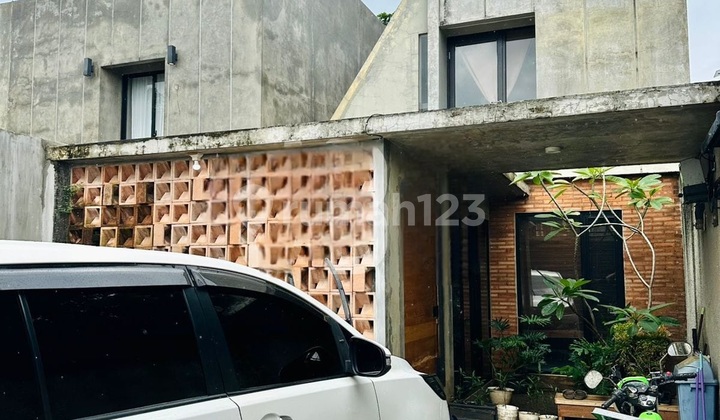 Rumah Modern Industrial Nyaman Terawat Siap Huni di Bintaro