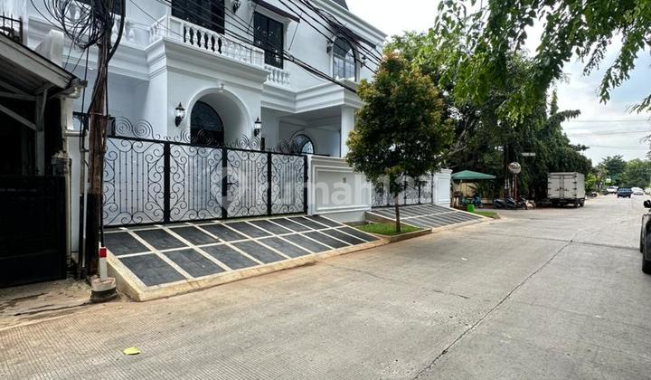 Brand new house design Classic Private Pool within a Complex in Bintaro 2