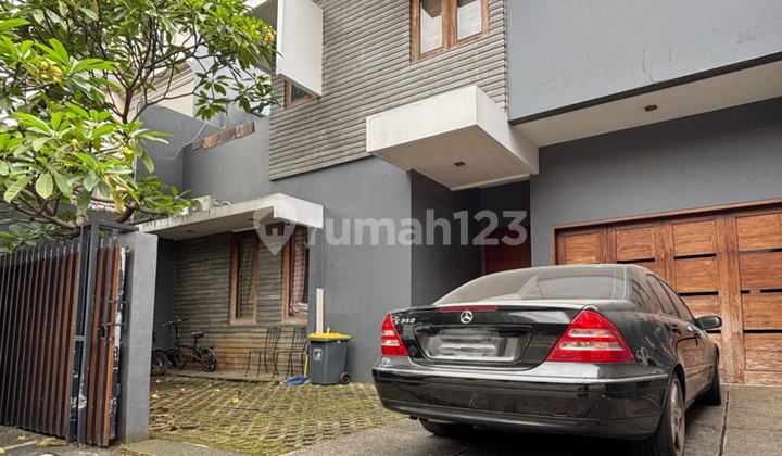 Well-Maintained Modern House Ready to Occupy in a Complex in Kebayoran Baru