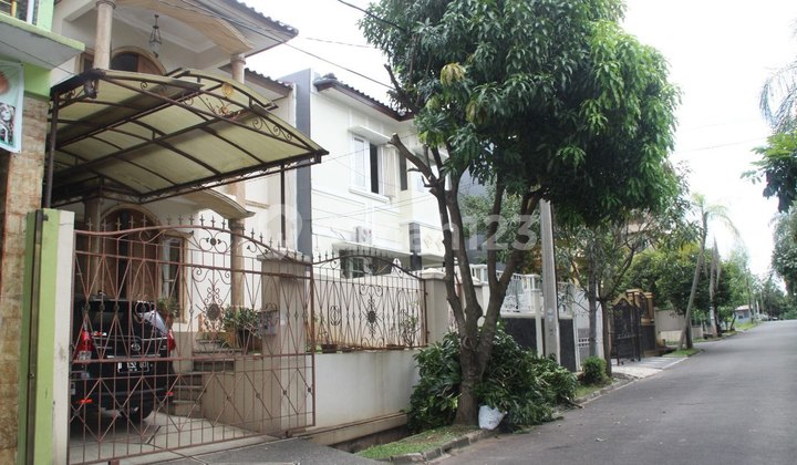CIBUBUR, Sturdy House, Comfortable Environment, Near Jatikarya and Cibubur Toll Roads. 2