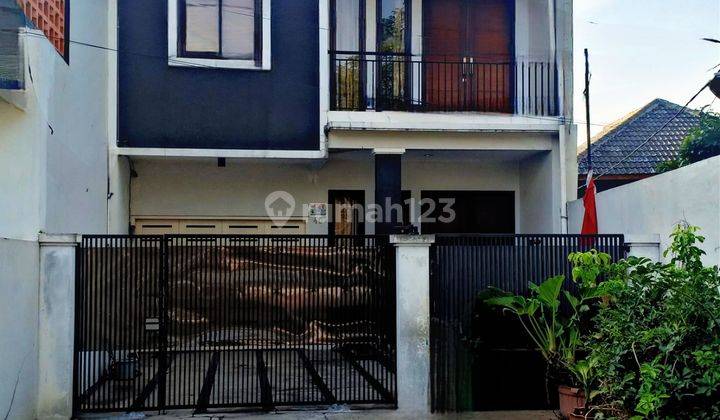 Rumah Bagus 2 Lantai Furnished Dekat Stasiun L R T City Jatiwaringin 1