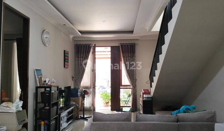 ruang keluarga rumah siap huni di jatibening