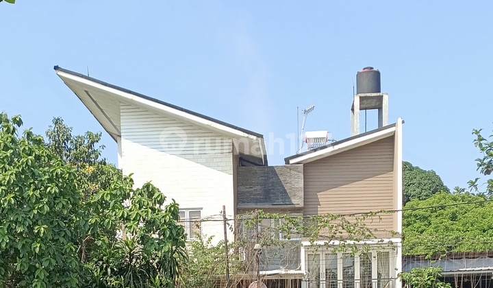 Rumah Bagus 2.5 Lt Dekat Jalan Raya Jatiwaringin Bekasi Strategis Dekat Tol Dan L R T