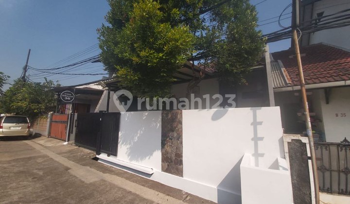 Rumah Bagus 1.5 Lantai Jatibening Bekasi Dekat Tol dan L R T 2