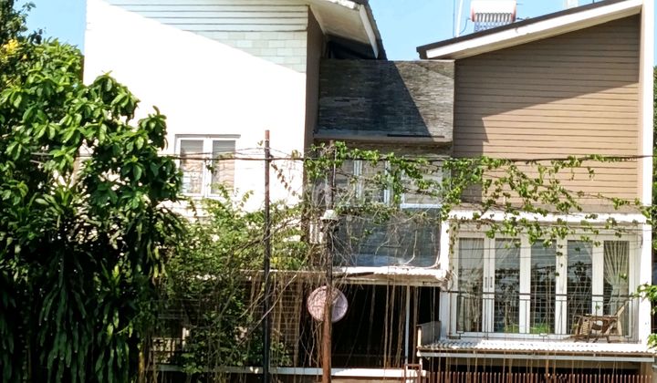 Rumah Bagus 2.5 Lt Dekat Jalan Raya Jatiwaringin Bekasi Strategis Dekat Tol Dan L R T 2