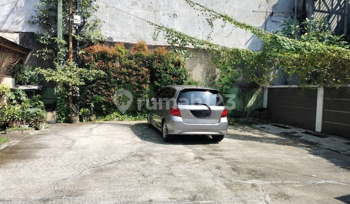 Nice House Galaxy City Bekasi Close to Toll Road and LRT 2