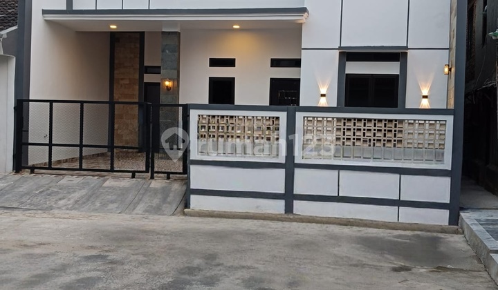 Rumah Tampilan Elegan Bebas Banjir Di Perumahan Titian Indah, Kota Bekasi